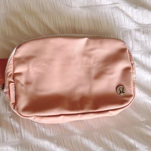 Lululemon everywhere belt bag